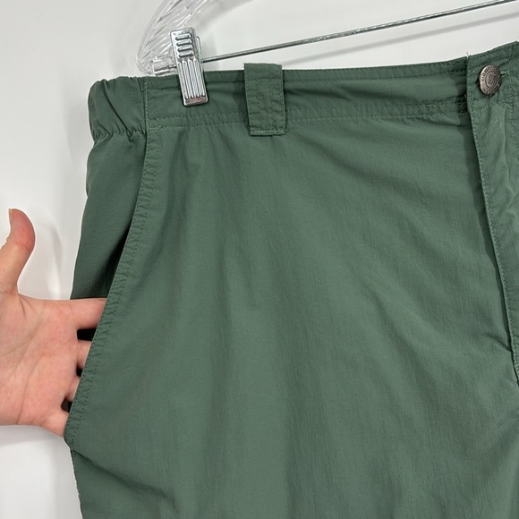 Columbia Omni Shade Sun Protection Cargo Shorts Men’s Size 42 in Green - Picture 4 of 14